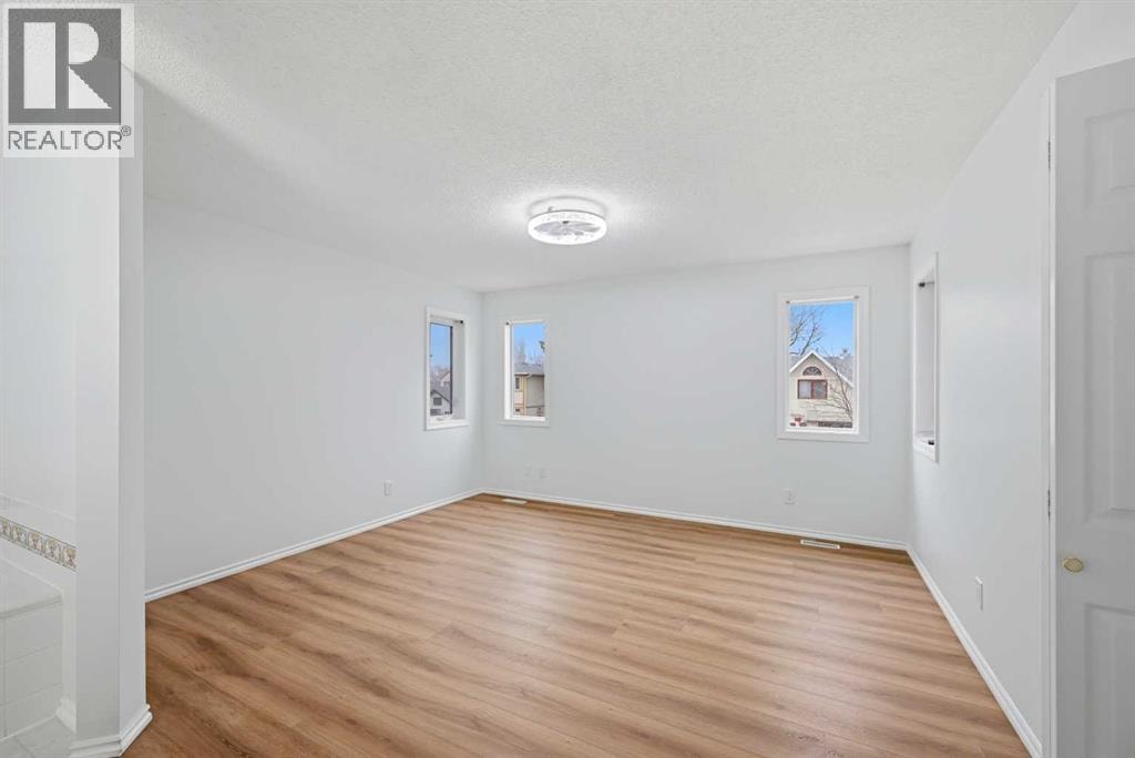 924 19 Avenue NW — photo 31
