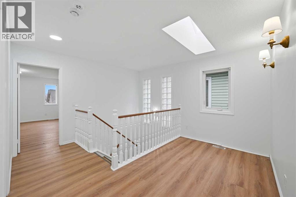924 19 Avenue NW — photo 22