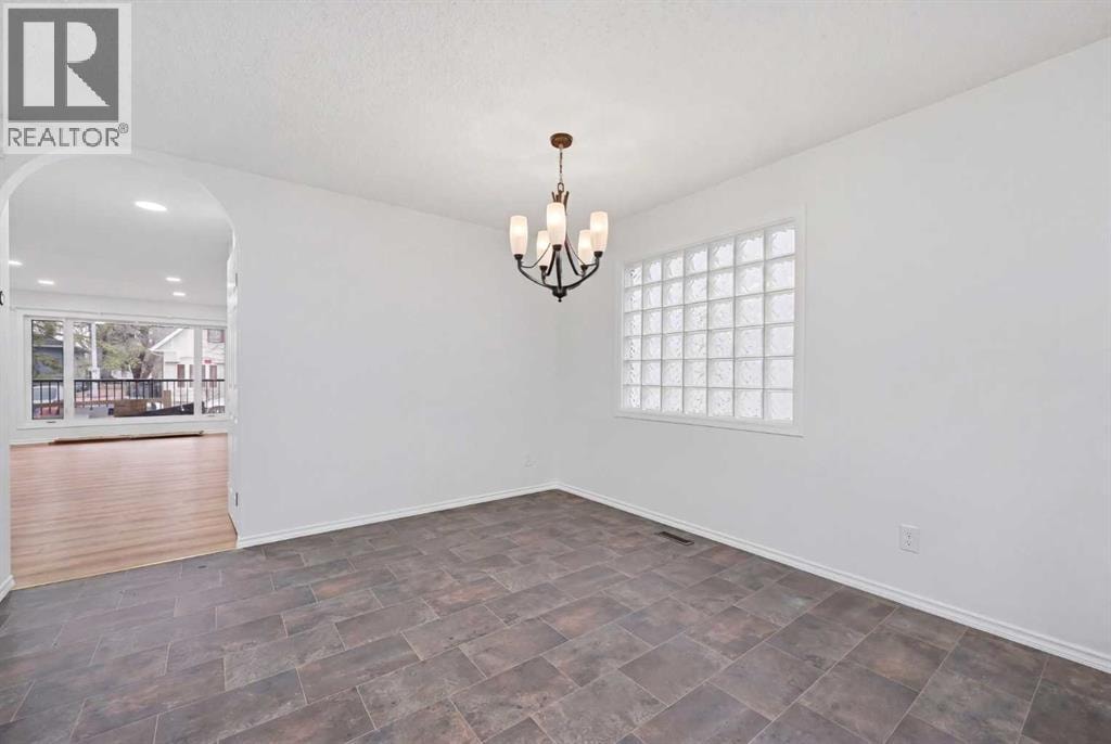 924 19 Avenue NW — photo 12