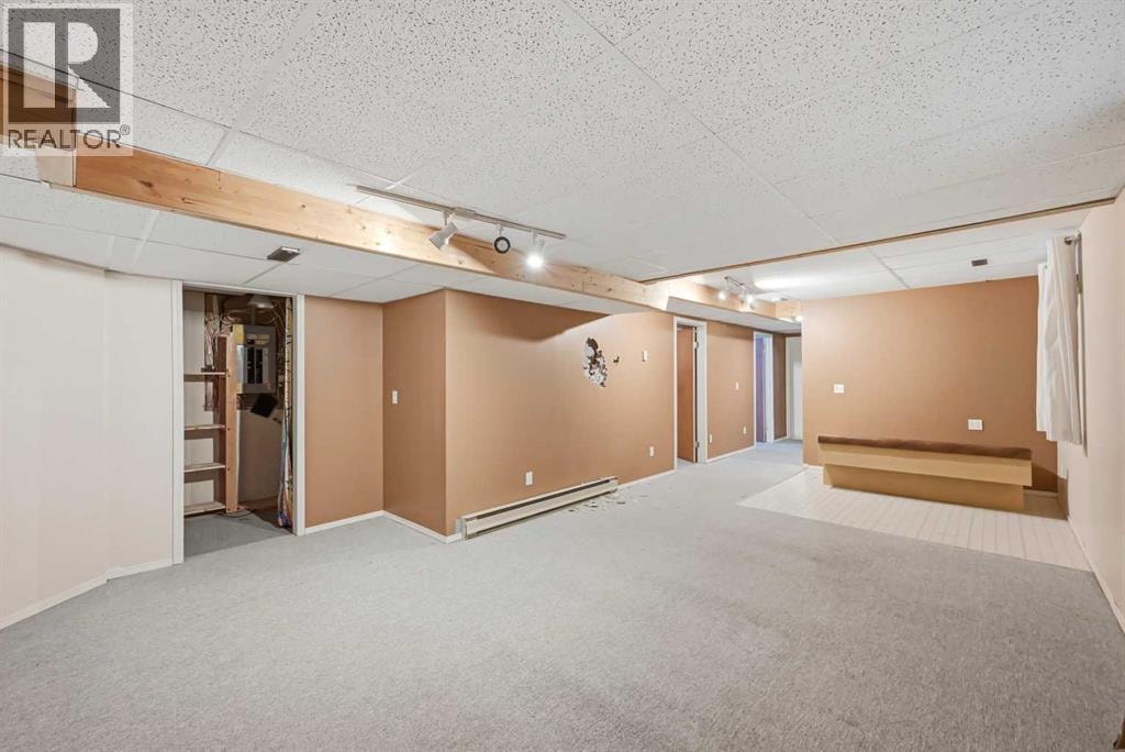 924 19 Avenue NW — photo 36