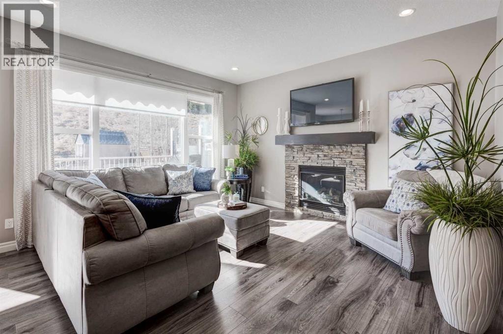 255 Riviera Way — photo 3