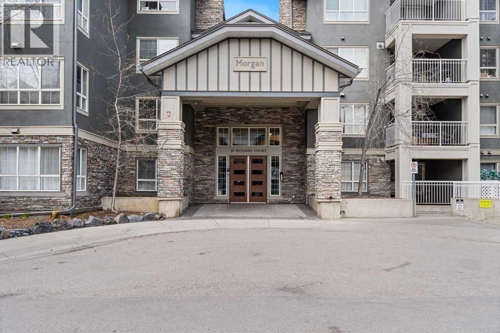 113, 35 Richard Court SW — photo 2