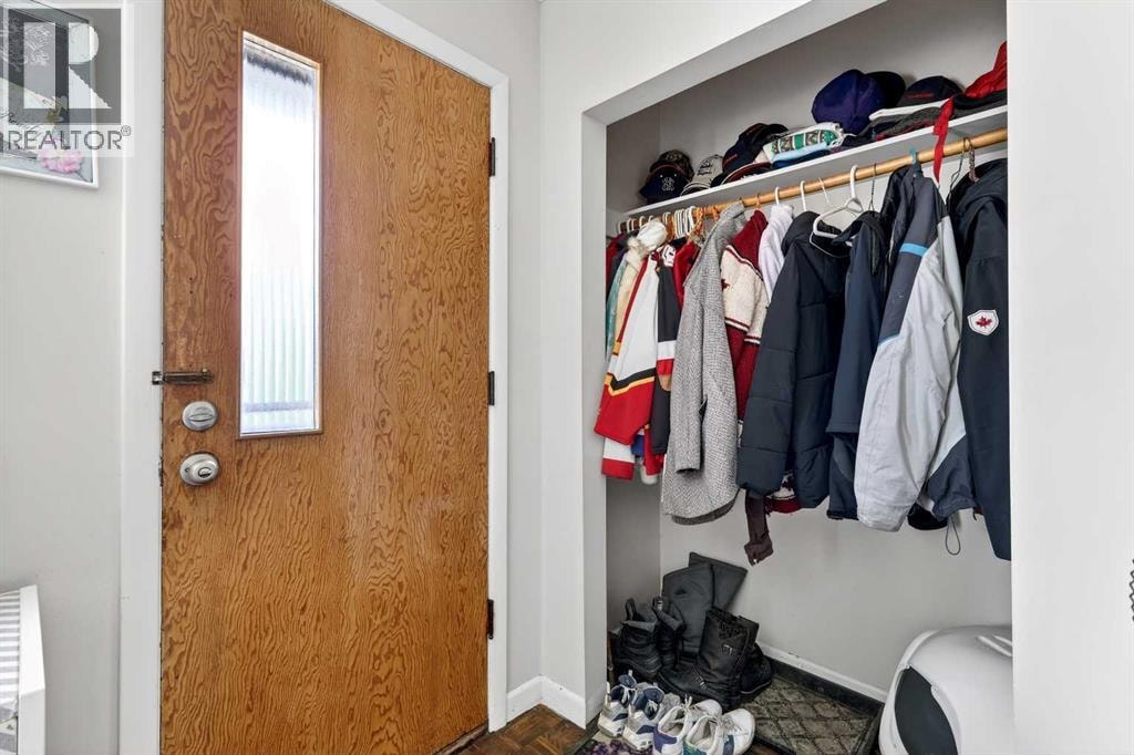 301 46 Avenue SW — photo 25