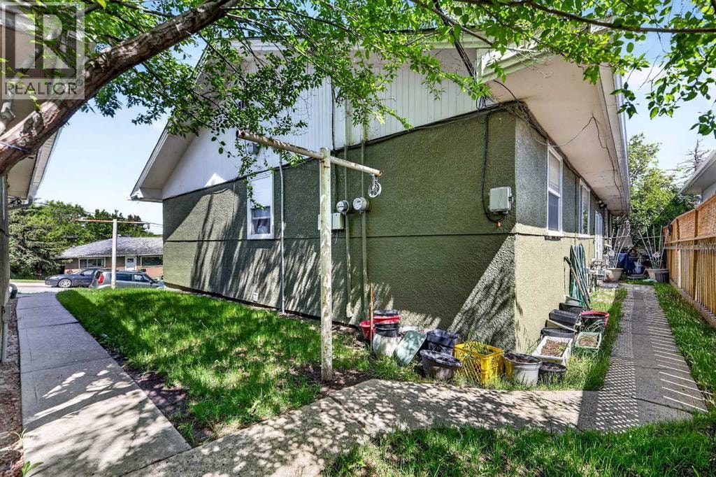 301 46 Avenue SW — photo 42