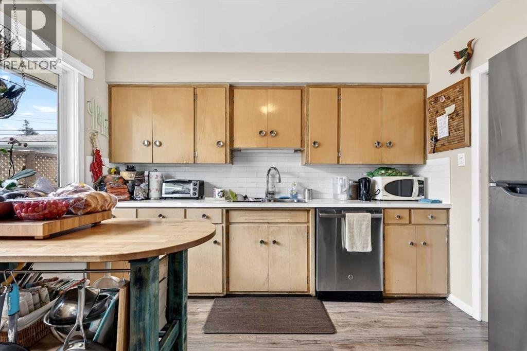 301 46 Avenue SW — photo 12