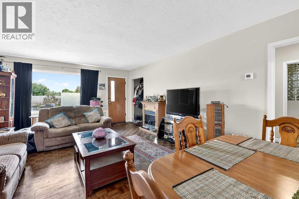 301 46 Avenue SW — photo 29