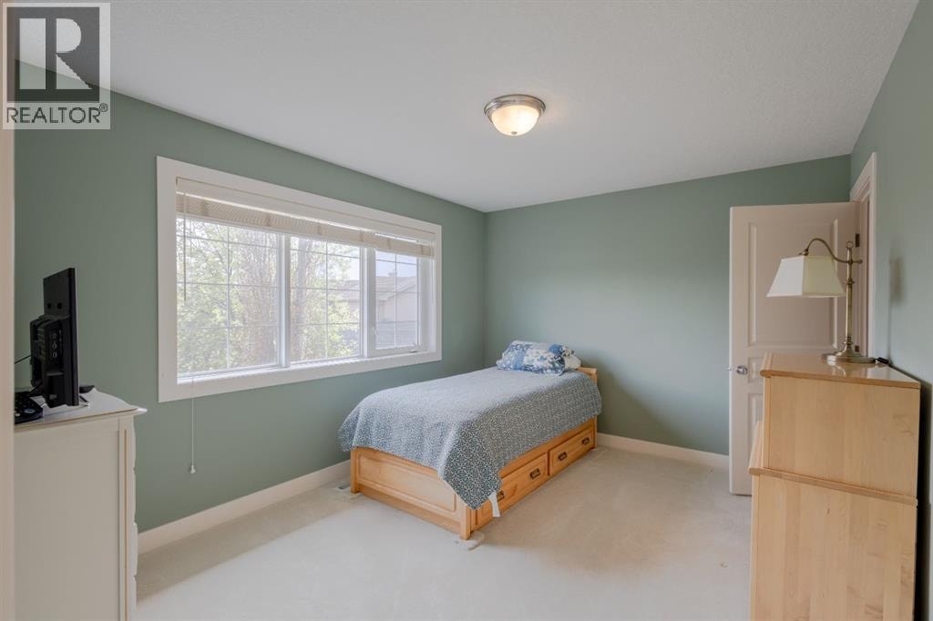 11 Tuscany Glen Green NW — photo 25