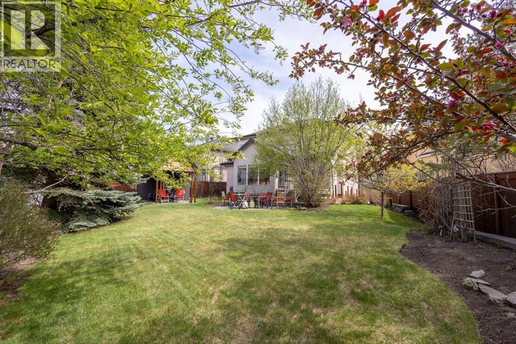11 Tuscany Glen Green NW — photo 30
