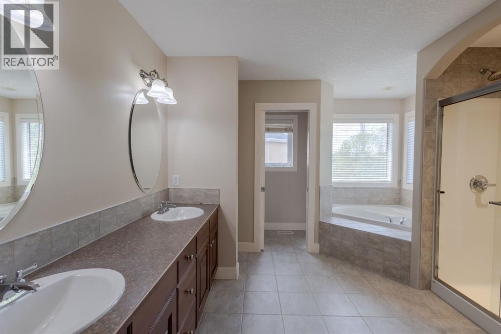 11 Tuscany Glen Green NW — photo 23