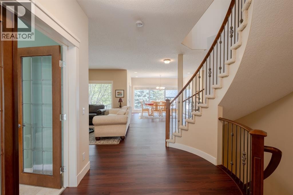 11 Tuscany Glen Green NW — photo 5