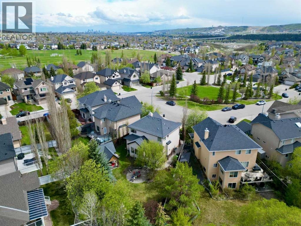 11 Tuscany Glen Green NW — photo 33