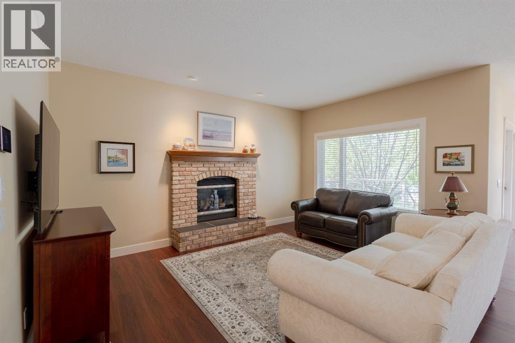 11 Tuscany Glen Green NW — photo 7