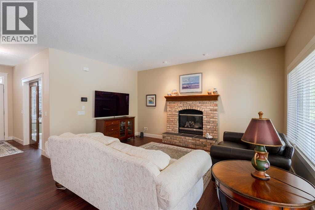 11 Tuscany Glen Green NW — photo 8