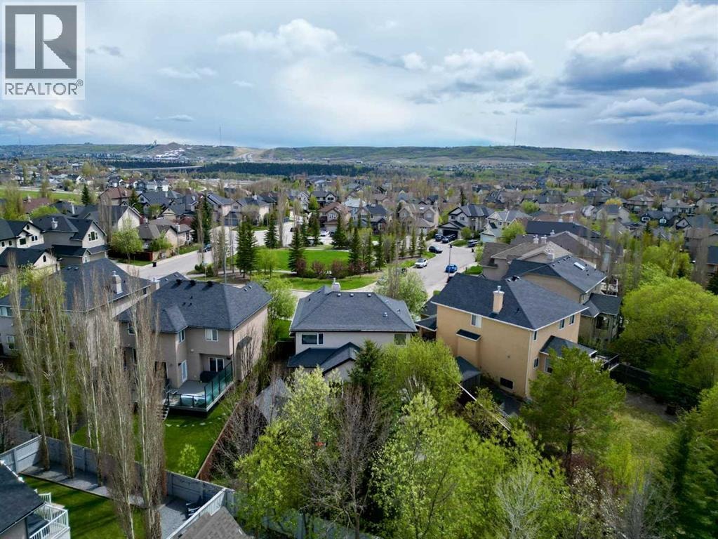11 Tuscany Glen Green NW — photo 3