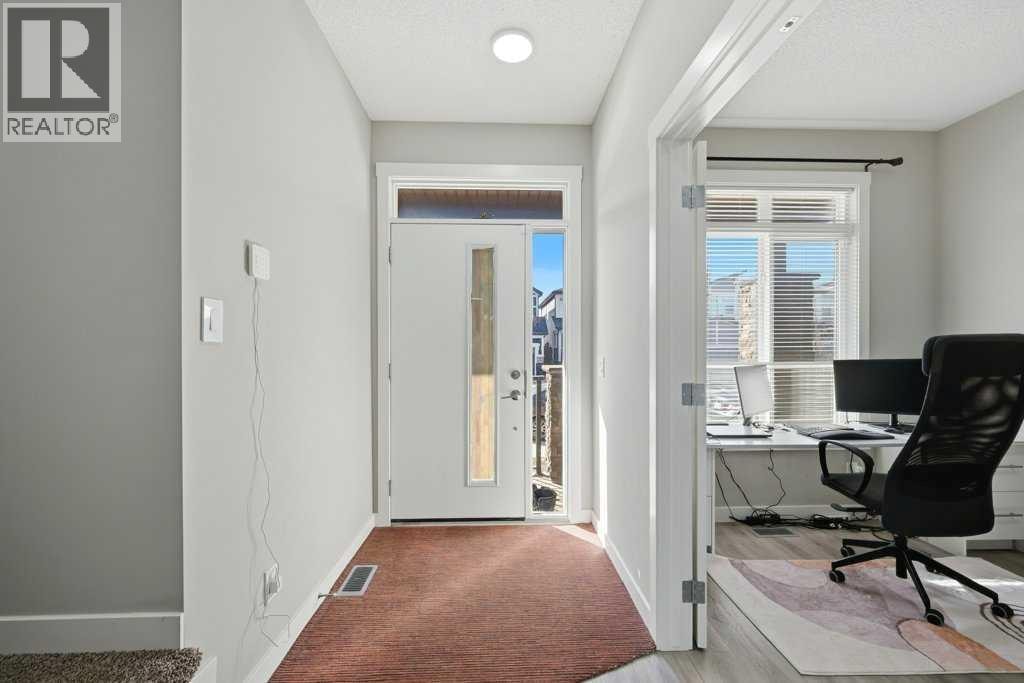 75 Howse Crescent NE — photo 2