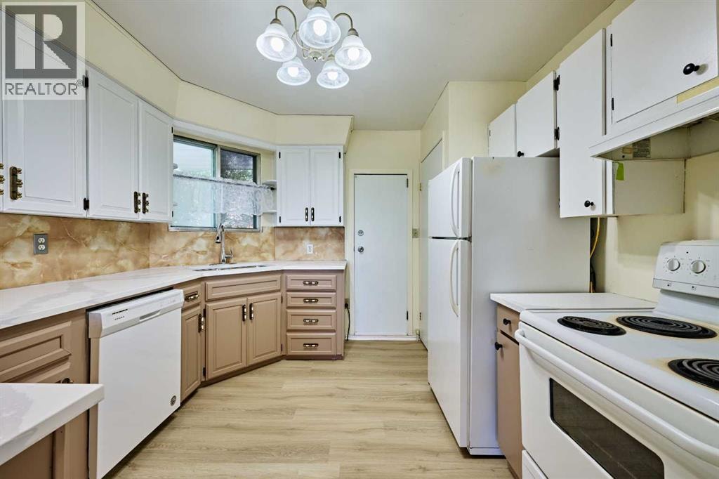 28 CORNELL Place NW — photo 9