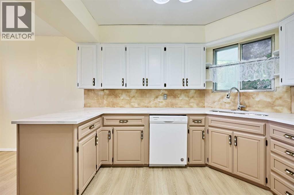 28 CORNELL Place NW — photo 11