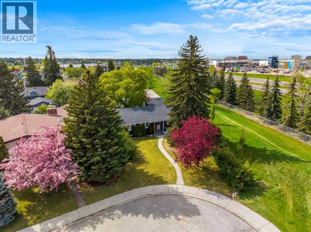 235 Lake Rosen Crescent SE — photo 2