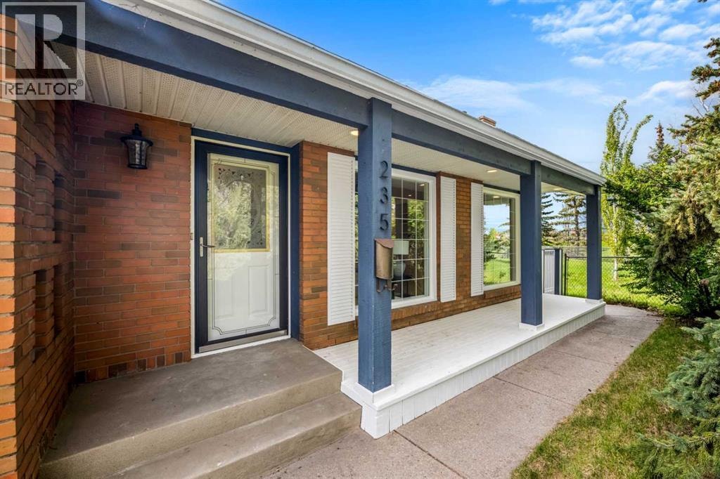 235 Lake Rosen Crescent SE — photo 3