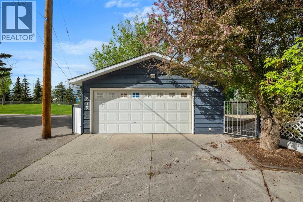 235 Lake Rosen Crescent SE — photo 44