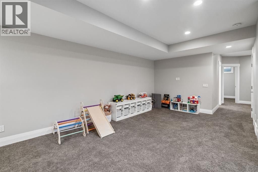 3302 39 Street SW — photo 29