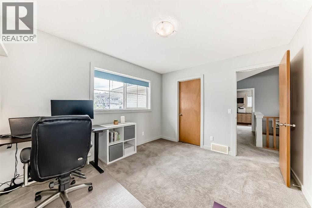11 Cresthaven Bay SW — photo 33