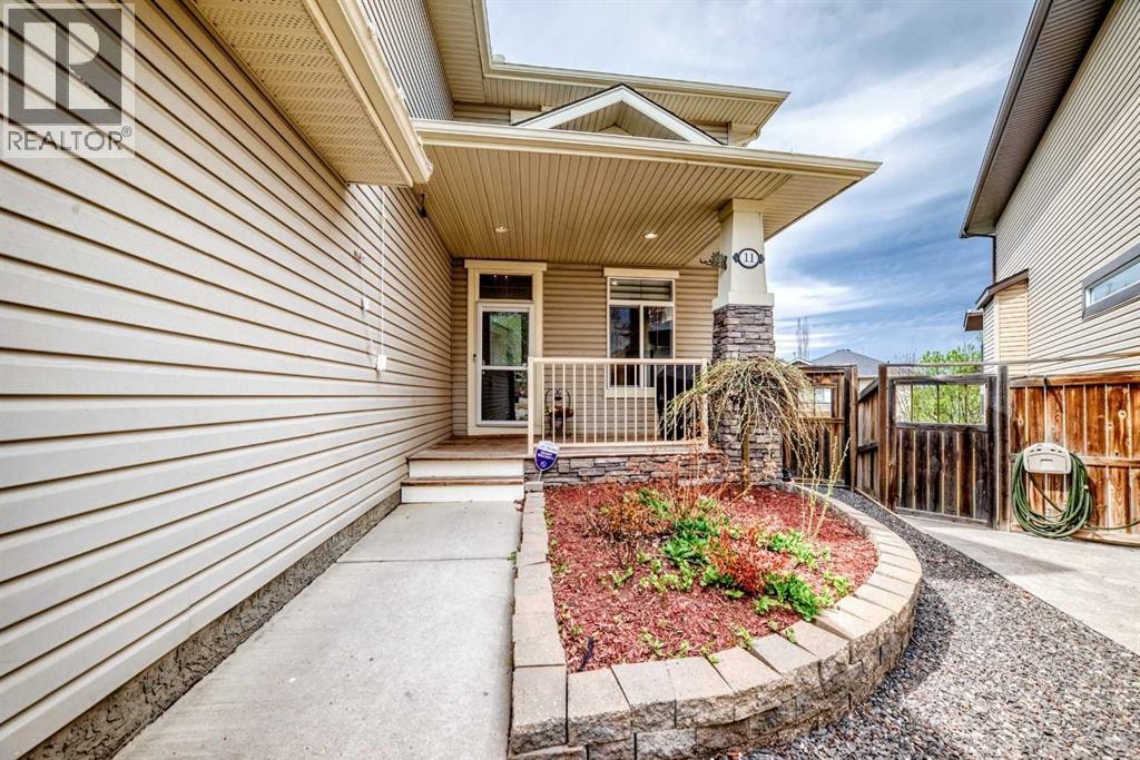 11 Cresthaven Bay SW — photo 2