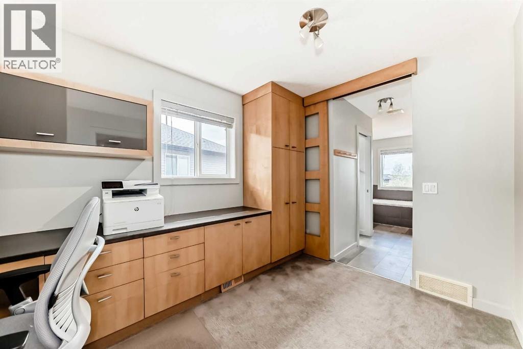 11 Cresthaven Bay SW — photo 26