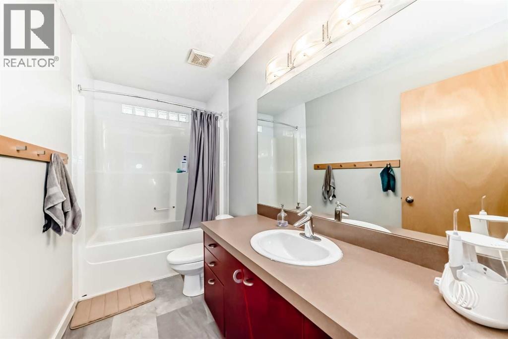11 Cresthaven Bay SW — photo 34