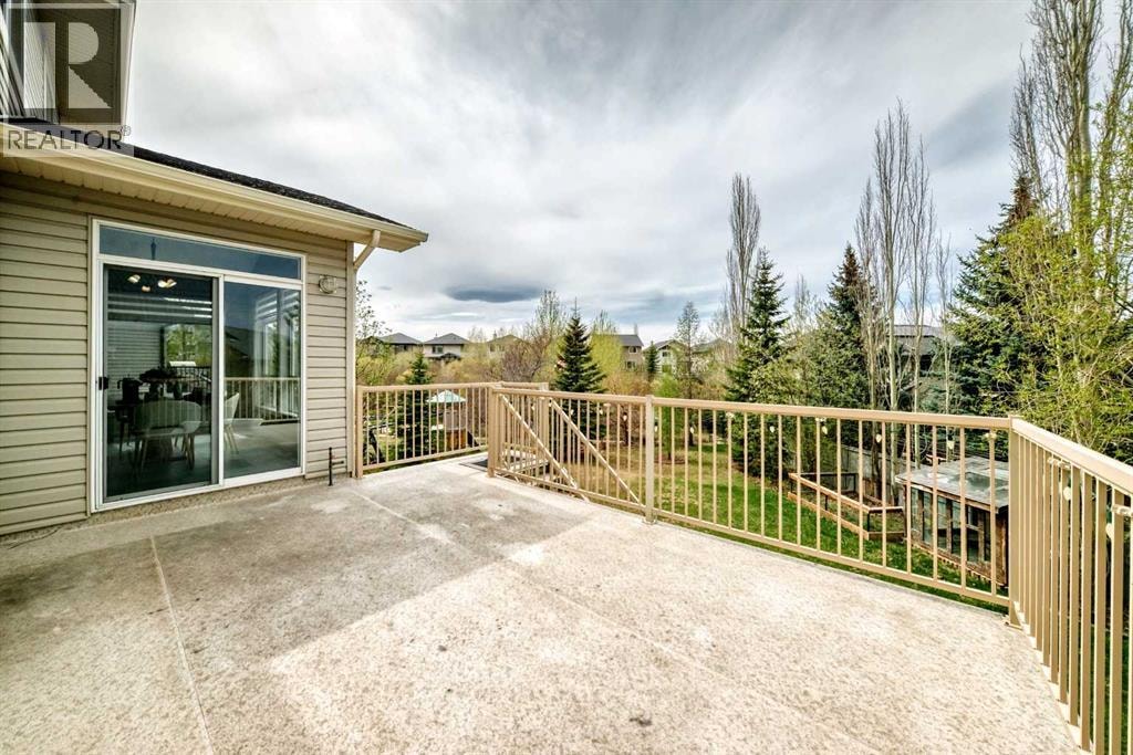 11 Cresthaven Bay SW — photo 46
