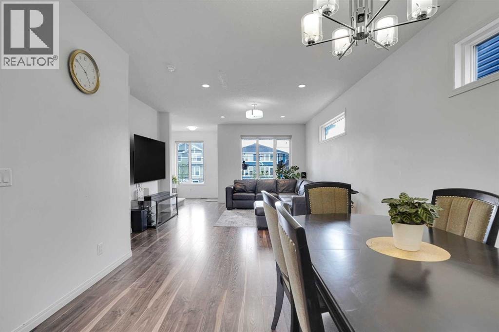 726 Redstone Drive NE — photo 12