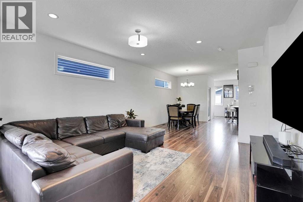 726 Redstone Drive NE — photo 10