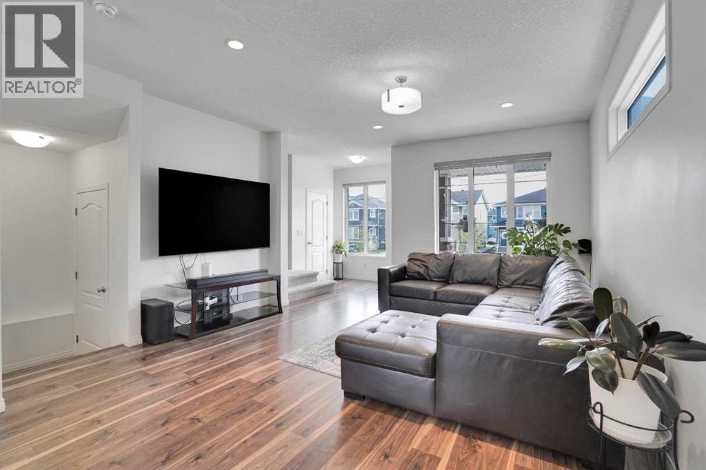 726 Redstone Drive NE — photo 8