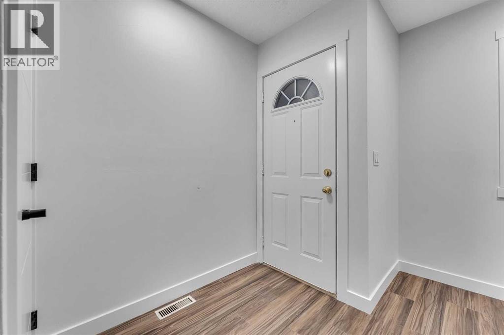 429 Georgian Villas NE — photo 3