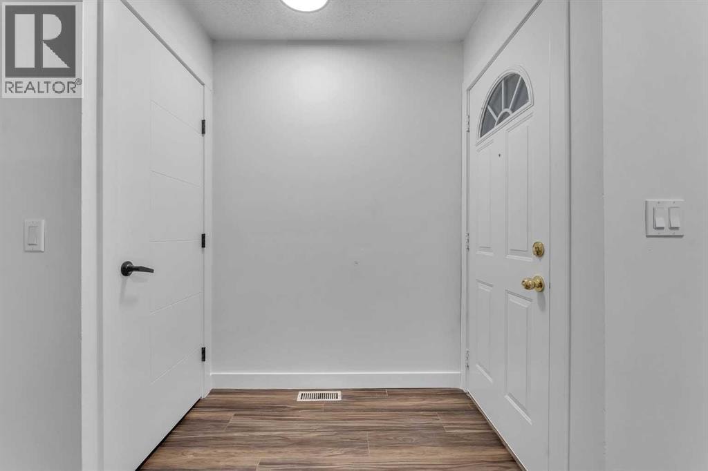429 Georgian Villas NE — photo 2