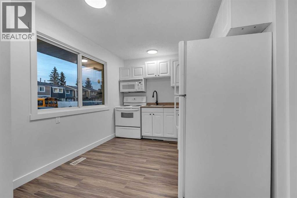 429 Georgian Villas NE — photo 4