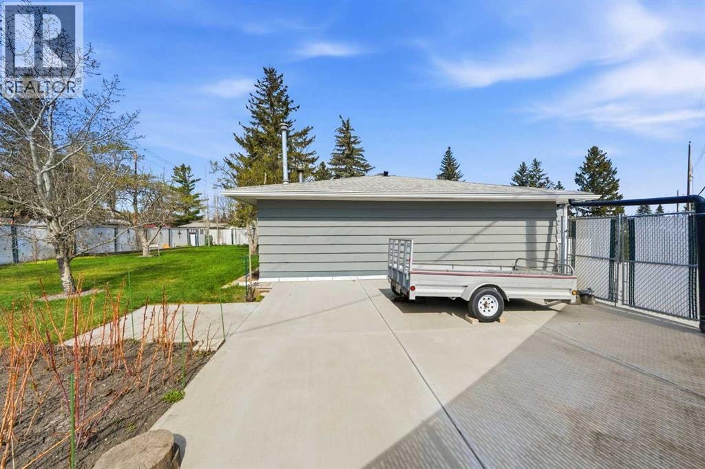 8303 Bowglen Road NW — photo 33