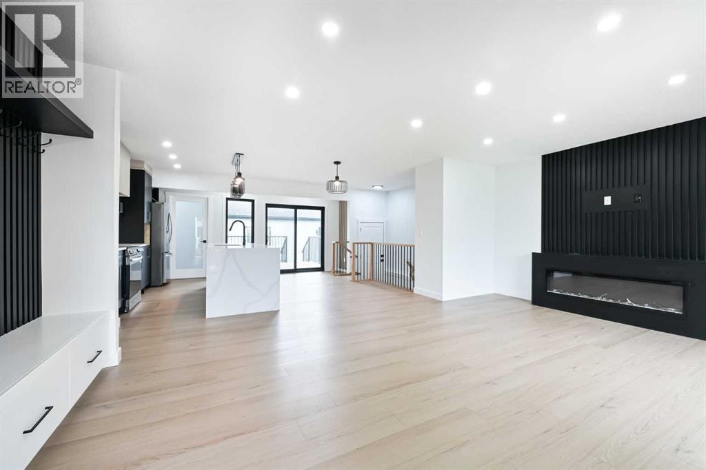 4940 45 Street SW — photo 4