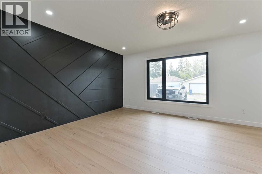 4940 45 Street SW — photo 18