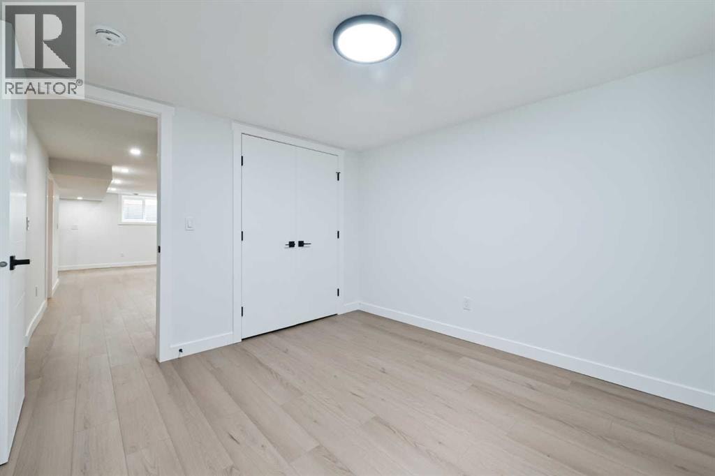 4940 45 Street SW — photo 38