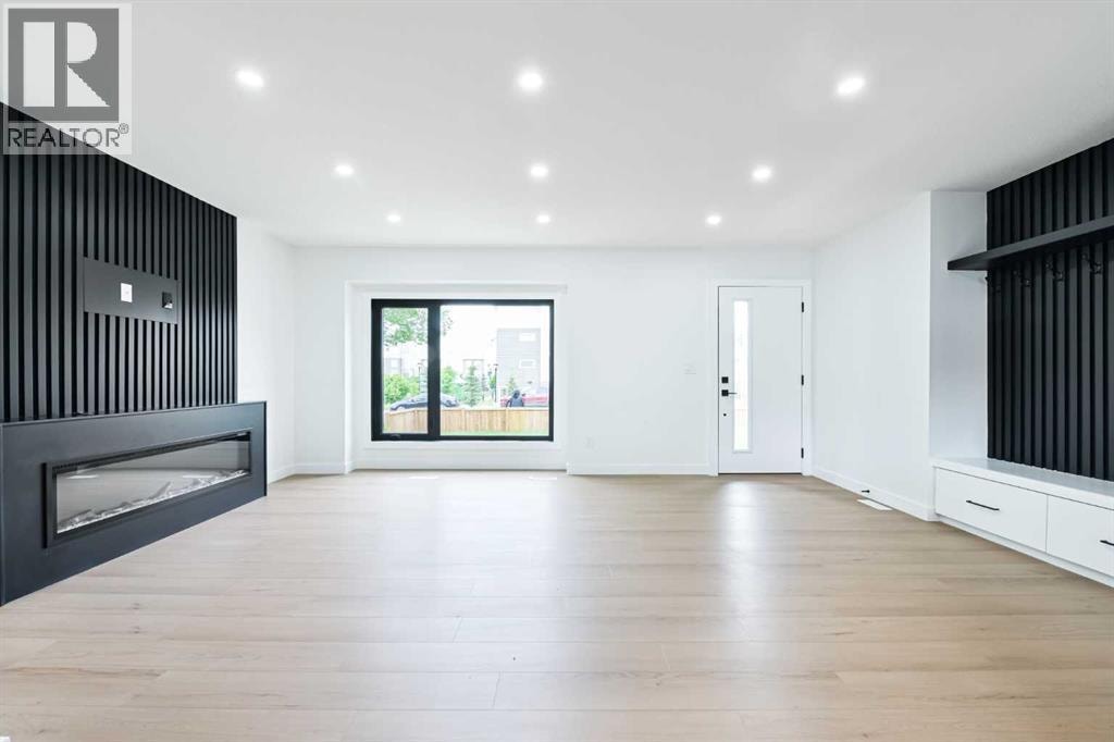 4940 45 Street SW — photo 5