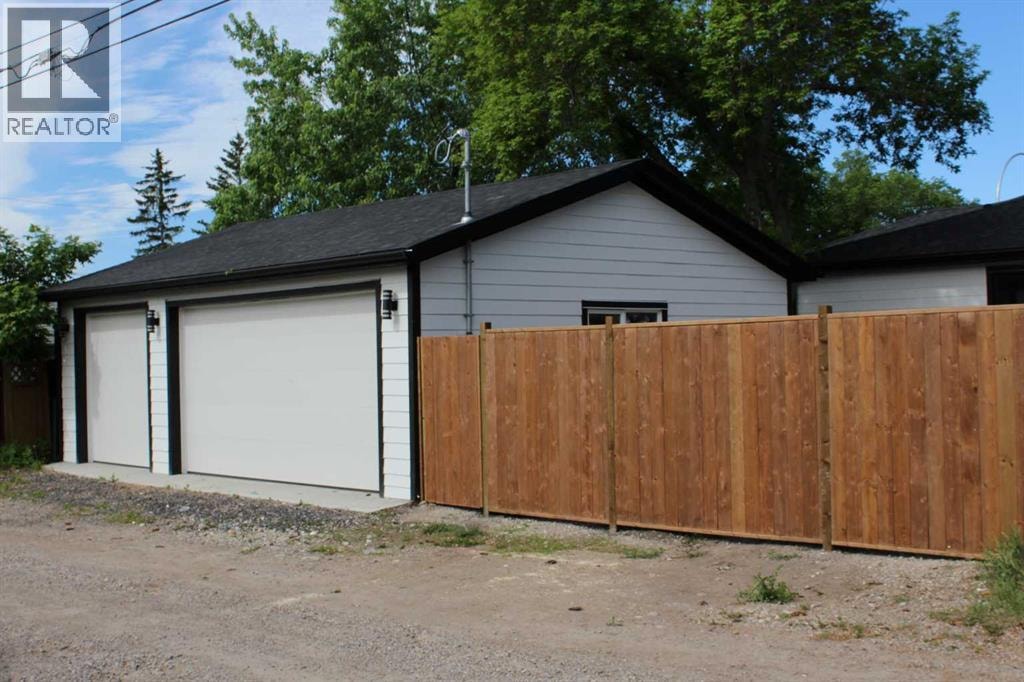 4940 45 Street SW — photo 45