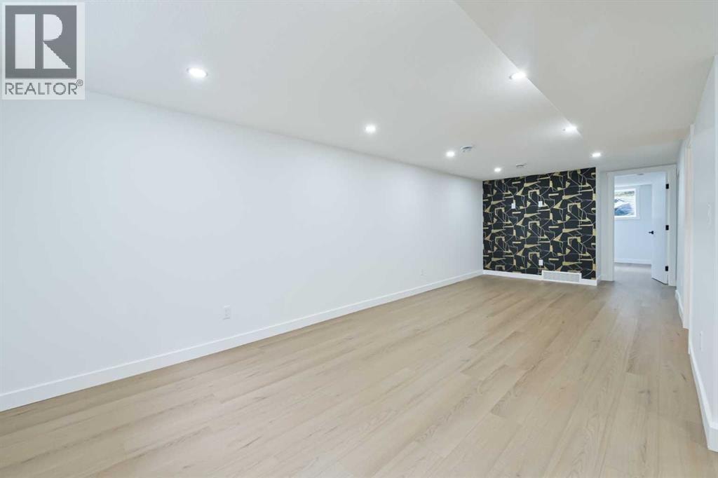 4940 45 Street SW — photo 32