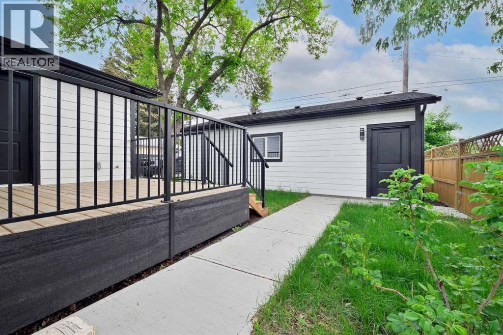 4940 45 Street SW — photo 44