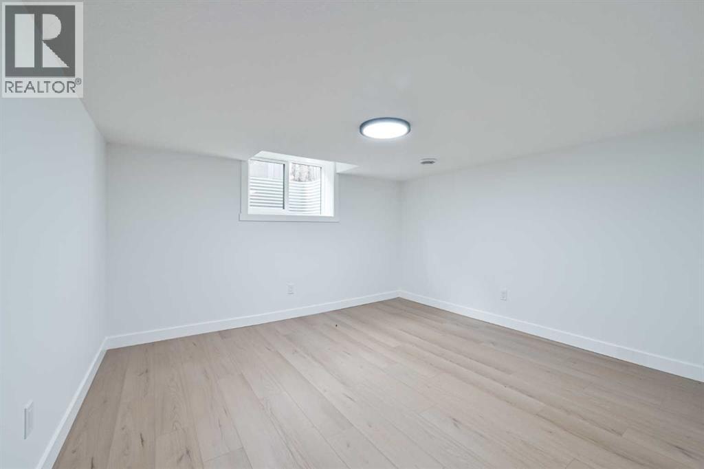 4940 45 Street SW — photo 39