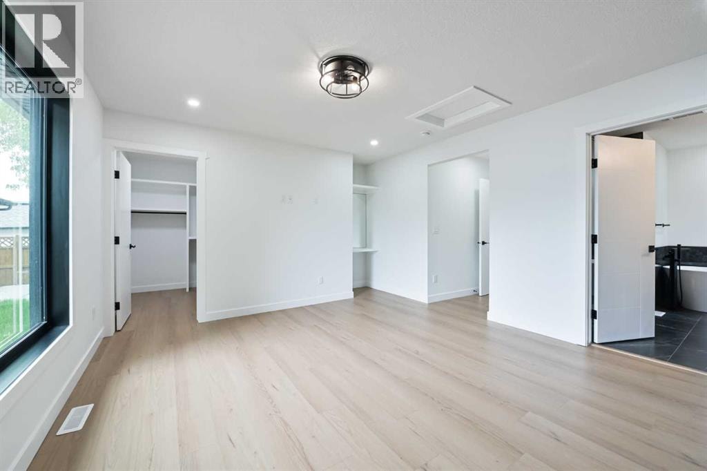 4940 45 Street SW — photo 20