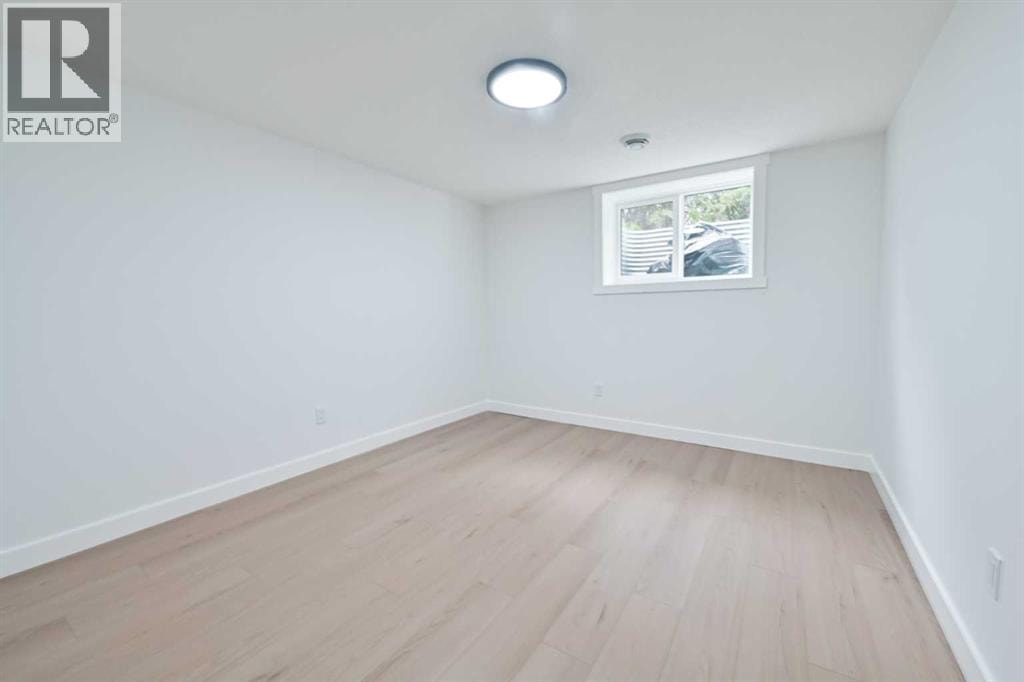 4940 45 Street SW — photo 37
