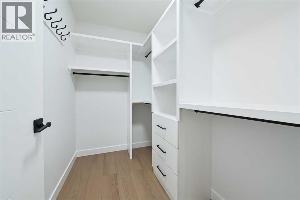 4940 45 Street SW — photo 24
