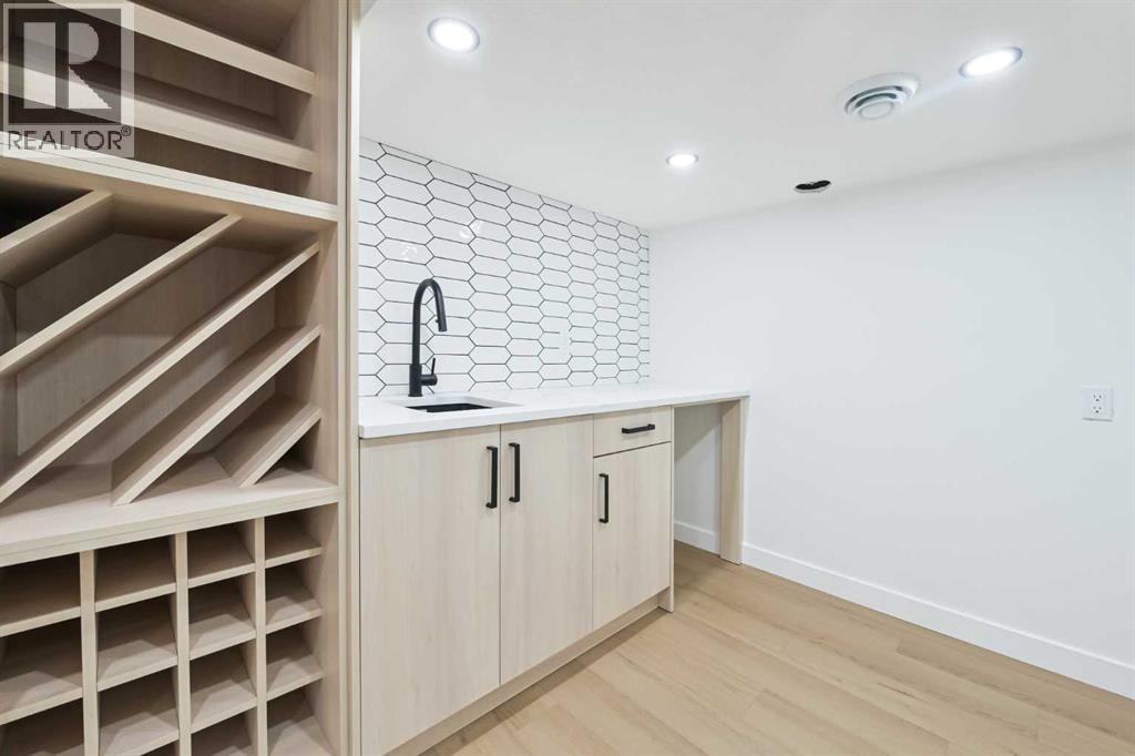 4940 45 Street SW — photo 34