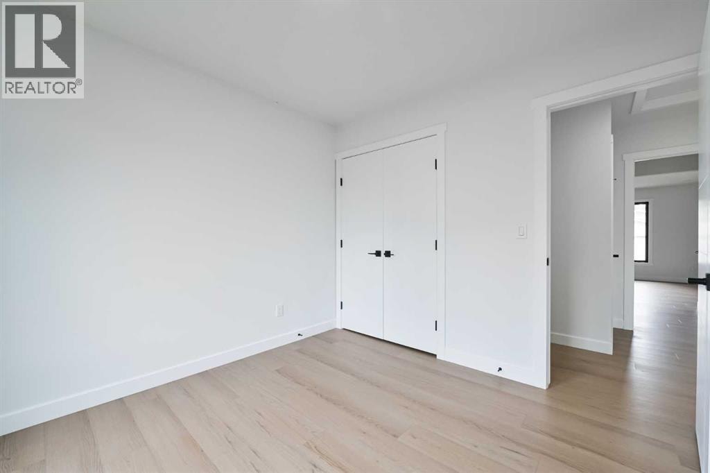 4940 45 Street SW — photo 26
